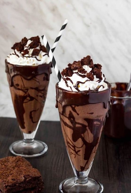Çikolatalı veya Brownili Milkshakeke
